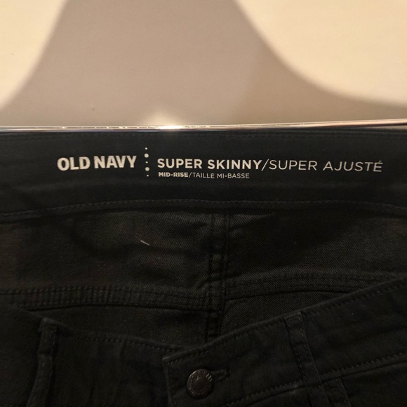 Old Navy Super skinny jeans. 8 regular - Picture 2 of 3